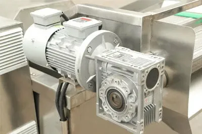Máquina de escaldado de patatas con cinta transportadora 5 Vibration shaker and the mesh belt